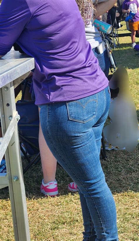 Out In The Wold 63 GILF Latina With A Phat Ass Tight Jeans Forum