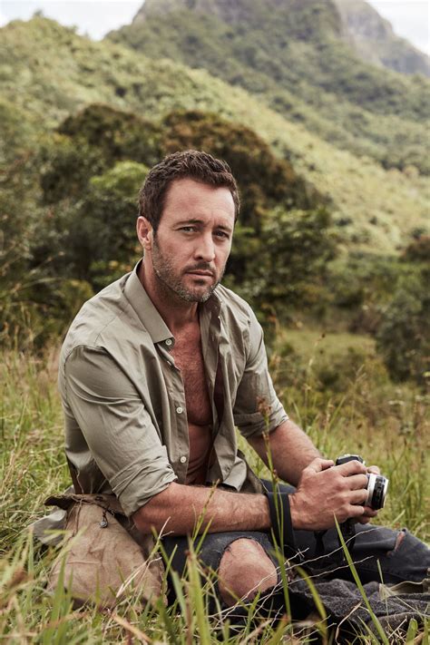 Hawaii Five 0 Hunk Alex Oloughlin Turns Up The Heat On Oahu Watch