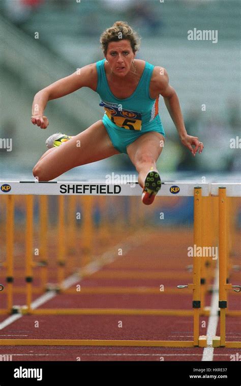 Sally Gunnell 400 Metres Hurdles 13 June 1994 Stock Photo Alamy