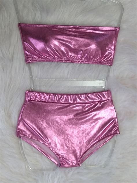 Conjunto Top Faixa Sunquíni Hot Pants Metalizado Carnaval Fantasia in 2024 Hot pants Two