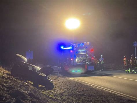 Mann Schwer Verletzt Auto Kommt Von Fahrbahn Ab Hof Frankenpost