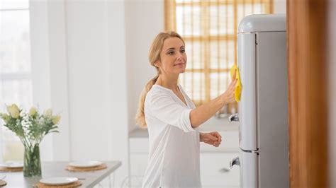 How To Deep Clean A Fridge In Simple Steps Hello