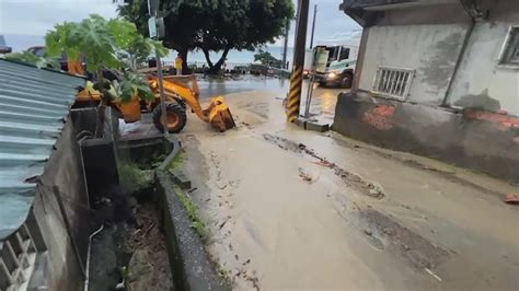 頭城濱海路邊坡坍方 泥流挾帶土石灌到路面 民視新聞網