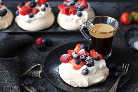 Mini Pavlova S Met Mascarpone En Rood Fruit Chickslovefood Recept