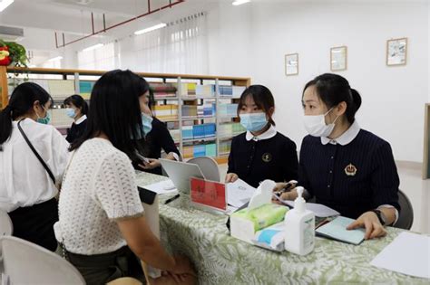 郑州市区小学入学线下报名第一天 有序、暖心、仪式感满满 郑州教育信息网