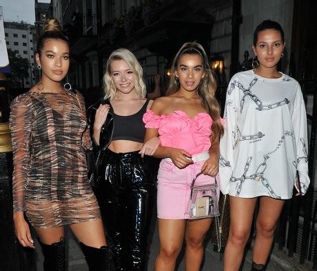 9 Hot Sexy Caroline Alvares Bikini Pics