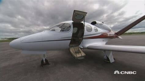 Cirrus unveils a jet with a parachute