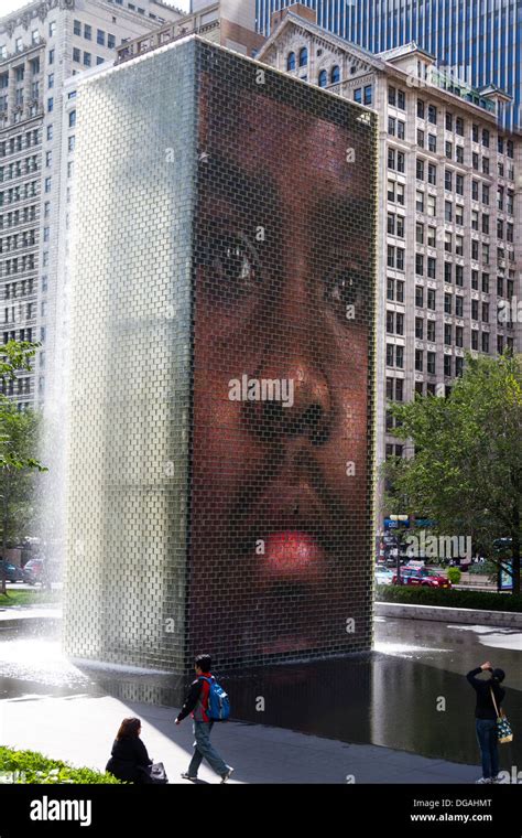 Millennium park fountain face hi-res stock photography and images - Alamy