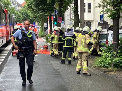 Unfall In K Ln Zwischen Pkw Und Stra Enbahn Deutschland Head Topics