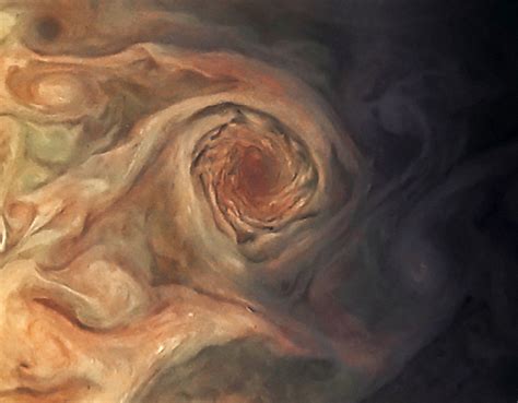 Nasas 1 Billion Juno Probe Sends Back Stunning Photos Of Jupiters