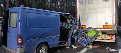 Lubelskie Latek Zgin W Zderzeniu Busa Z Ci Ar Wk Sprawczyni