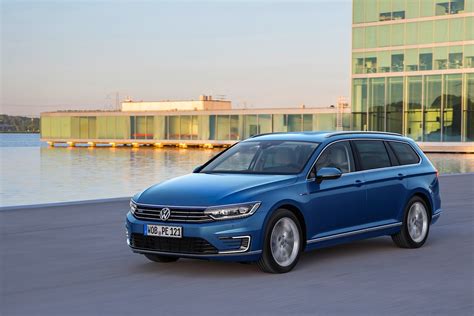 Volkswagen Passat Variant Gte Specs And Photos 2015 2016 2017 2018 2019 Autoevolution