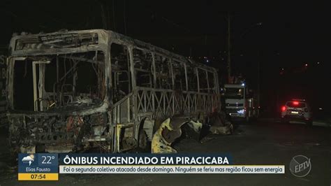 Ônibus do transporte público de Piracicaba é incendiado no bairro Novo