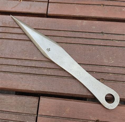 De nouveaux couteaux de lancer Kunai Forge de la Pierre Bénite