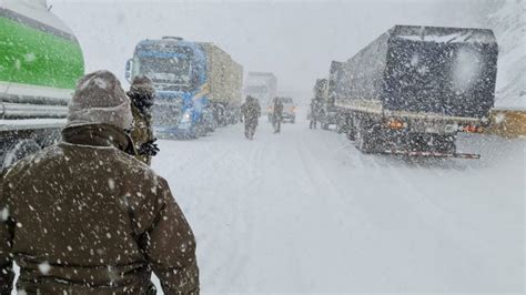 Mendoza Autos Camiones Y Micros Varados Por La Nieve