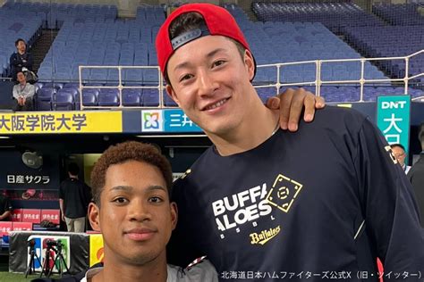 オリックス・吉田輝星と日本ハム・万波中正が再会も “身長差”に驚きの声 Sirabee