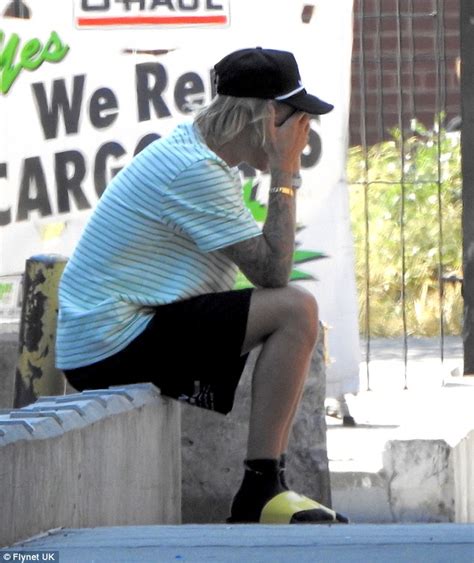 Justin Bieber Looks Stressed During Phone Call Taken In Nyc Daily