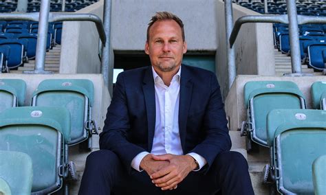 F C HANSA TRENNT SICH VON SPORT VORSTAND MARTIN PIECKENHAGEN