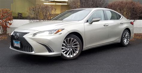 Test Drive: 2019 Lexus ES 300h | The Daily Drive | Consumer Guide®