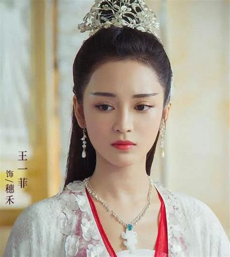 《香蜜沉沉燼如霜》4大古裝女神，楊紫僅排在第3，第1艷壓群芳！ 每日頭條