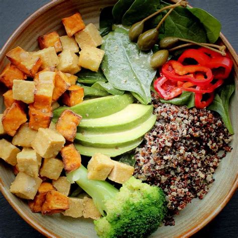 Receta De Ensalada De Quinua Con Cubitos De Tofu Crujiente Y Vinagreta