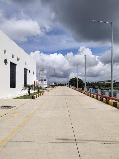 premium photo cloud cover road