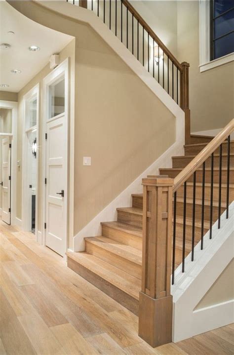 Bleeker Beige Hc By Benjamin Moore Cape Cod House Plans Staircase