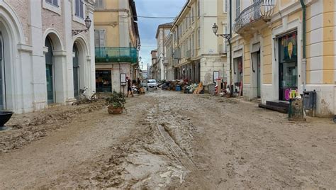 Maltempo Nelle Marche A Senigallia Pioggia E Vento Forte L Appello