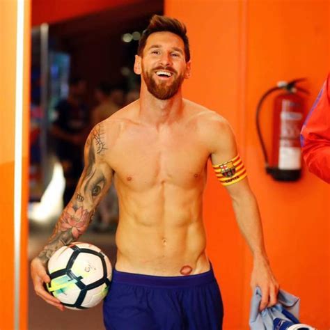 Giulia Lena Fortuna Lionel Messi Zeigt Seinen Sexy Body