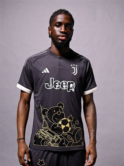 Juve Svelate Due Nuove Maglie I Dettagli