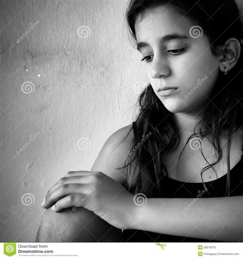 Fille Triste Et Seule Photo Stock Image Du Noir Gens 28575016