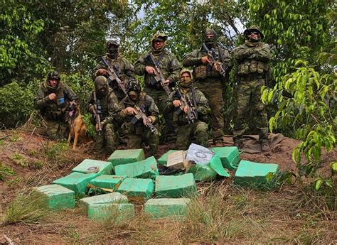 Gefron apreende 470 quilos de pasta base de cocaína em aeronave Folha