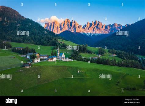 Dorf Santa Maddalena Vor Der Geisler Oder Geisler Dolomiten Gruppe