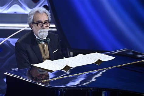 Sanremo 2022 Beppe Vessicchio Torna Sul Palco Dell Ariston E Dal