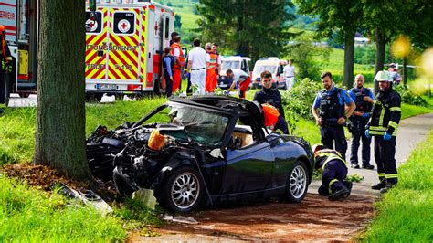 Auto prallt gegen Baum Tödlicher Unfall auf B3 in Südhessen