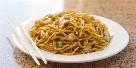 Лапша с курицей по-китайски — Лайфхакер