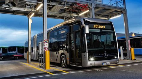 Mercedes Benz Introduces Electric Ecitaro G Articulated Bus