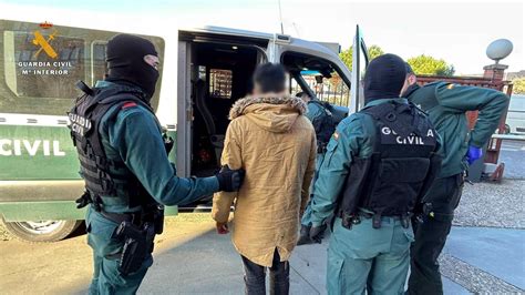 VÍDEO Tres detenidos por el robo con violencia a una empleada del Lupa