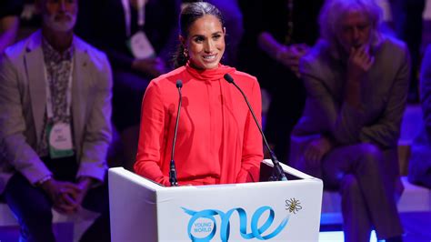 Meghan Markle In Rosso Come La Passione Che Mette Nelle Cause Le