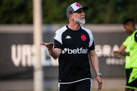 Vasco TV registra 1º treino o técnico Álvaro Pacheco assista