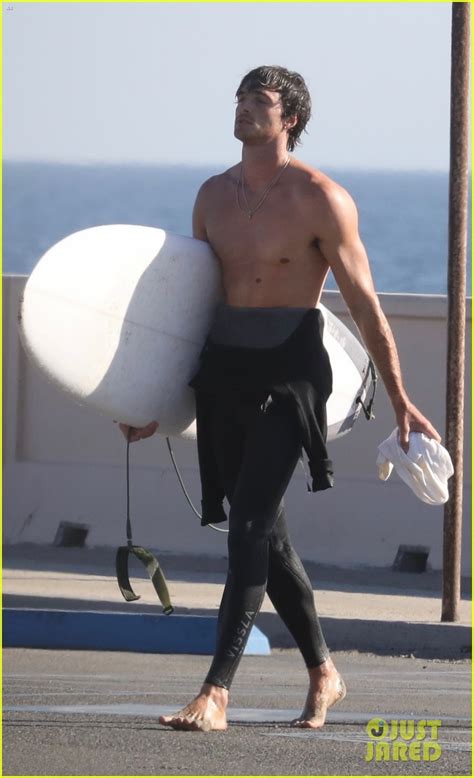 Jacob Elordi Bares His Abs After Surf Session In Malibu Photo 4495886