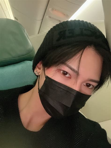 ATEEZ 에이티즈 Updates on Twitter 221005 UNIVERSE YEOSANG 깜빡하고