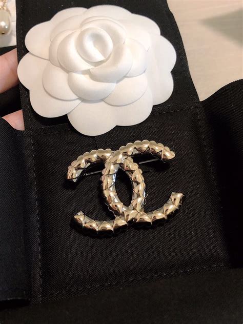 Chanel brooch – Rock Lux Bags