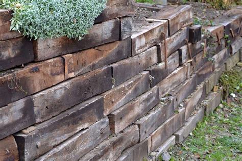 Do Retaining Walls Need To Be Waterproofed Landscapingbase