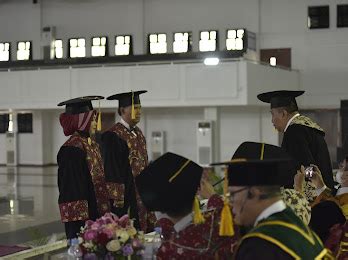 Kukuhkan Dua Guru Besar Rektor Moh Syarif Terus Tingkatkan Kemajuan