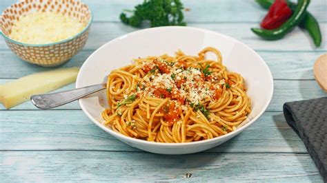 Spaghetti All Amatriciana Pancetta Pecorino Et Piment Frais