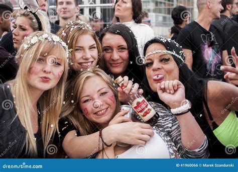 Ragazze Non Identificate Durante La Parata Di Gay Pride Fotografia Editoriale Immagine Di