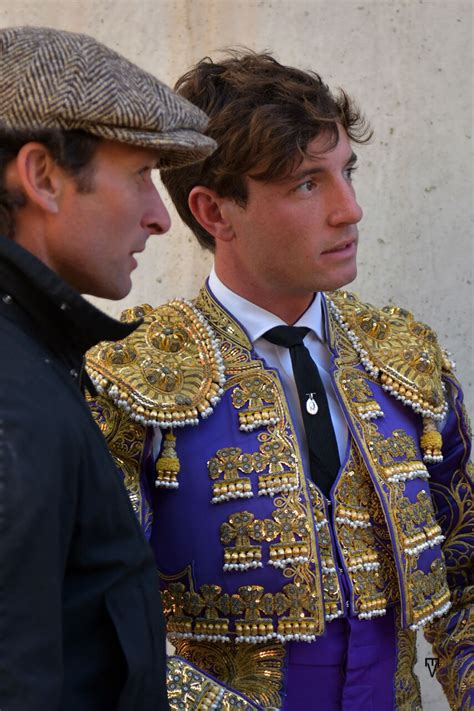 Oreja De Peso Para Alberto Lamelas Con Una Complicada Corrida De