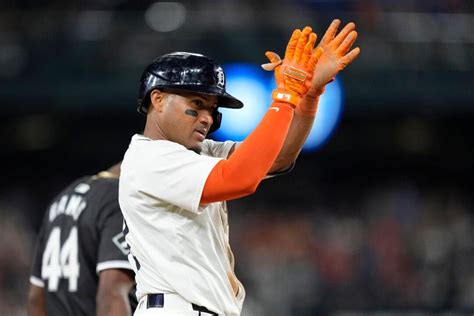 Tigers Clinch Al Wild Card With 4 1 Win Over White Sox Ending Decade