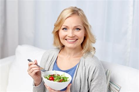 Premium Photo Healthy Eating Dieting And People Concept Smiling